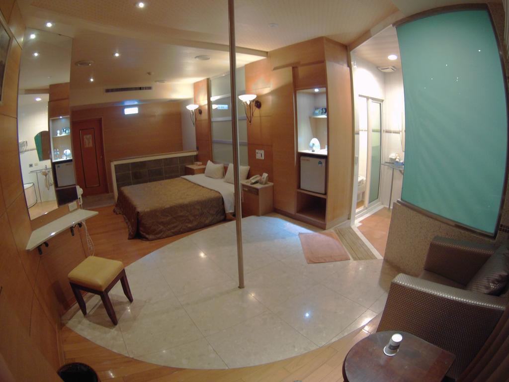 Changsing Business Motel Tainan Zewnętrze zdjęcie