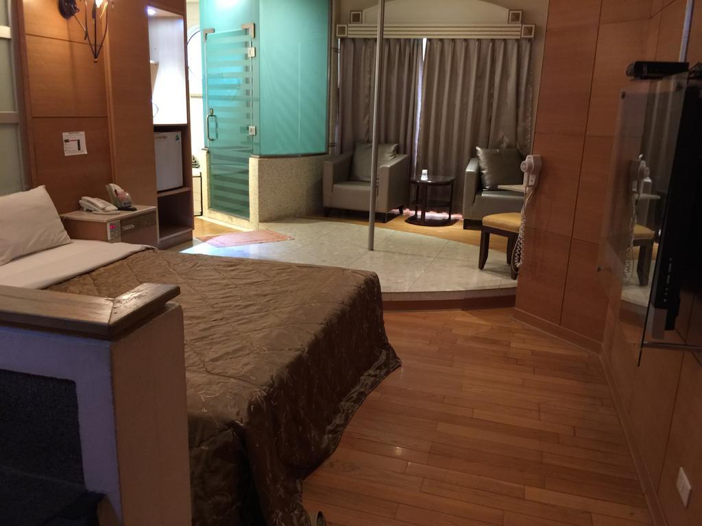 Changsing Business Motel Tainan Zewnętrze zdjęcie