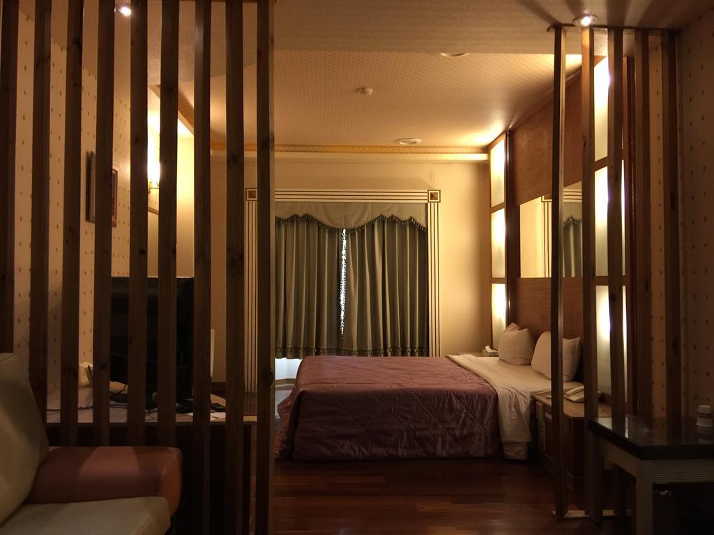 Changsing Business Motel Tainan Zewnętrze zdjęcie